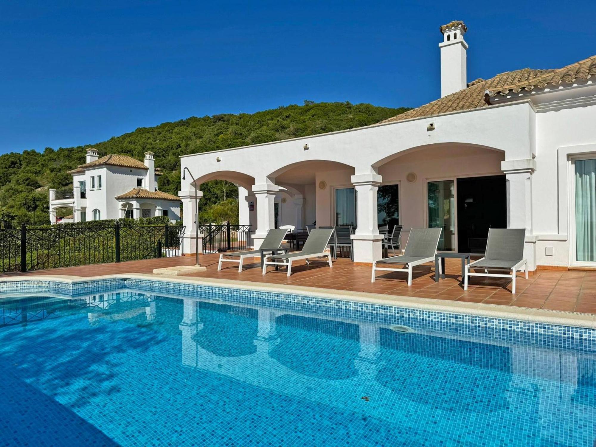 Villa Los Olivos - Ole Solutions 阿尔科斯-德拉弗龙特拉 外观 照片